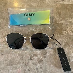 Quay black/ gold round sunglasses